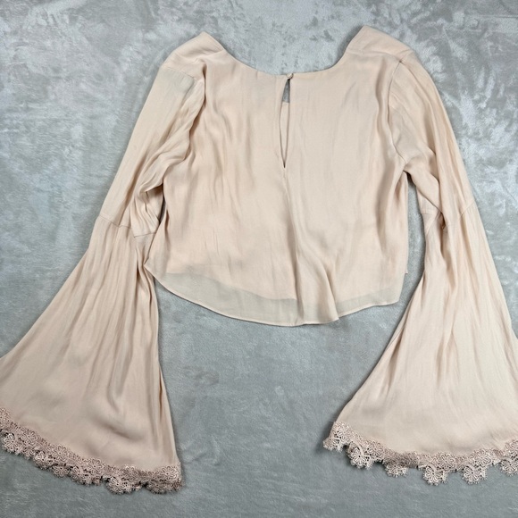 Forever 21 Cream Beige Bell Sleeve Lace Trim Blouse Size L Boho Romantic - Picture 3 of 10